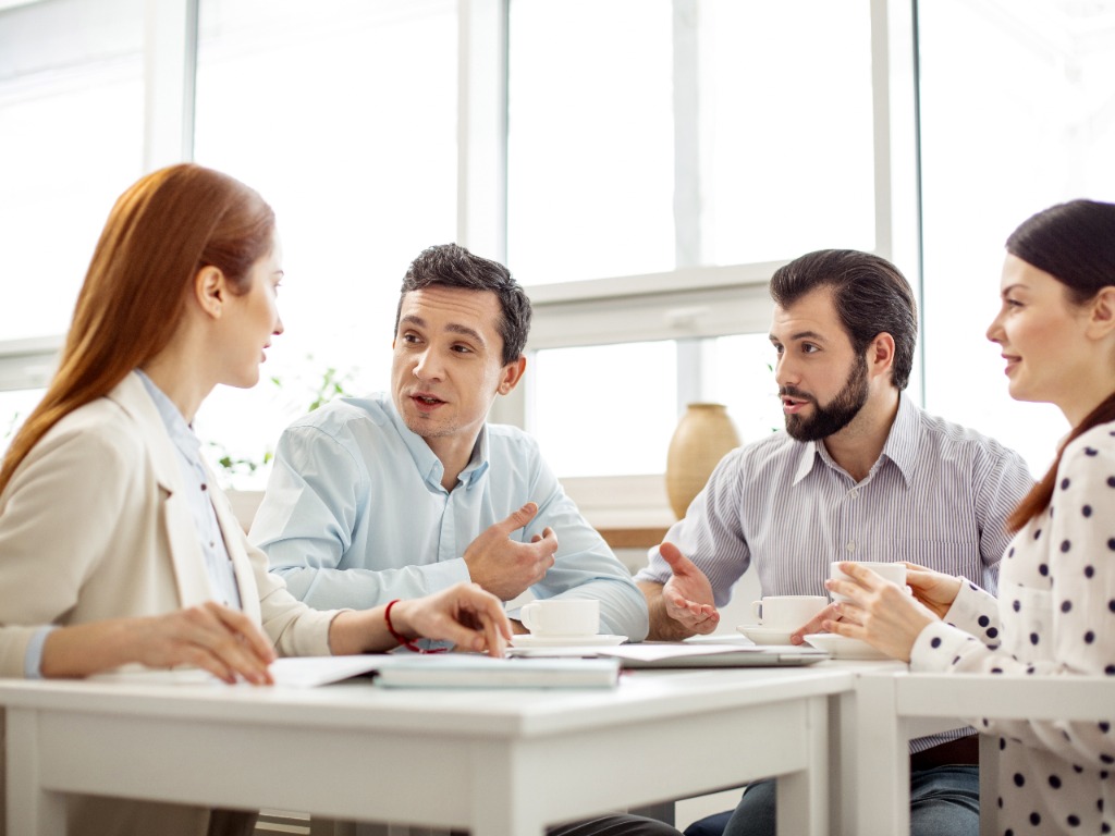 Reunión de varias personas